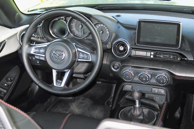 Mazda MX-5 in mini cabrio: Zgoraj brez je vedno seksi