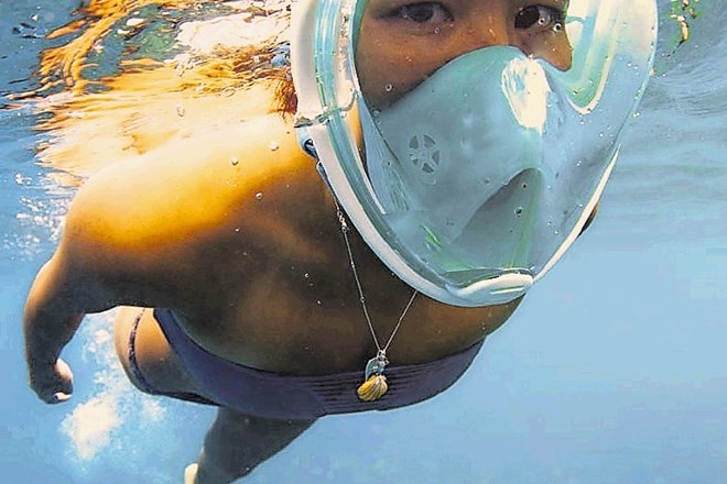 H2O ninja omogoča tudi pogovarjanje pod vodo.