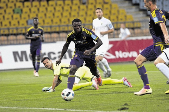 Nigerijski napadalec Sunny Omoregie je dosegel prva dva gola za Maribor, odkar se je pred mesecem dni iz Celja preselil v...