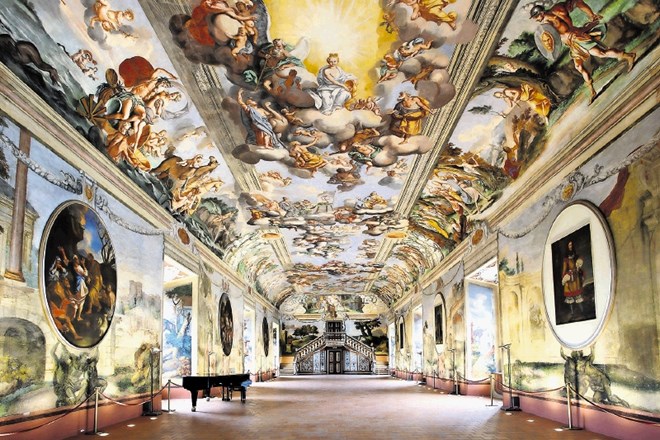 Viteška dvorana v brežiškem gradu velja za edinstven primer baročnega posvetnega stenskega slikarstva na Slovenskem.