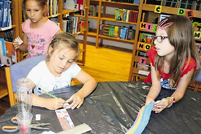 Letošnje poletje je delavnice v Lavričevi knjižnici obiskalo okrog 200 otrok.