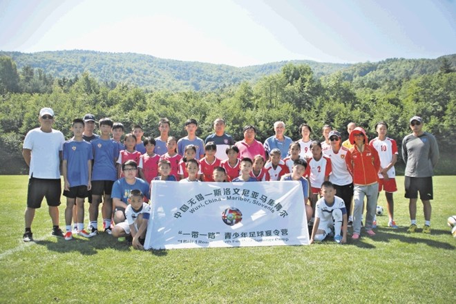 Do 15. avgusta pod Mariborskim Pohorjem trenira nogometna šola iz kitajskega velemesta Wuxi.
