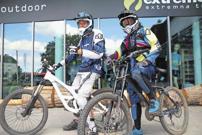 Za nekaj živahnosti na Mariborskem Pohorju skrbijo navdušenci za spust z gorskimi kolesi.