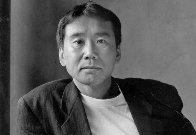 Haruki Murakami je eden redkih literarnih zvezdnikov, katerih ugled med kritiko in literarno srenjo ni nič manjši od...