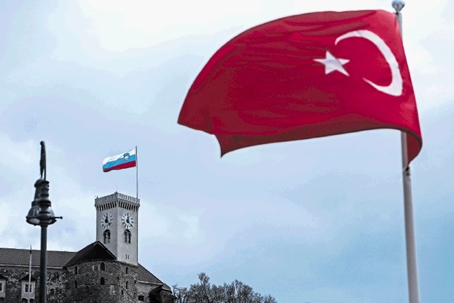 V Turčiji zelo negotovo,  a umaknili se še ne bodo