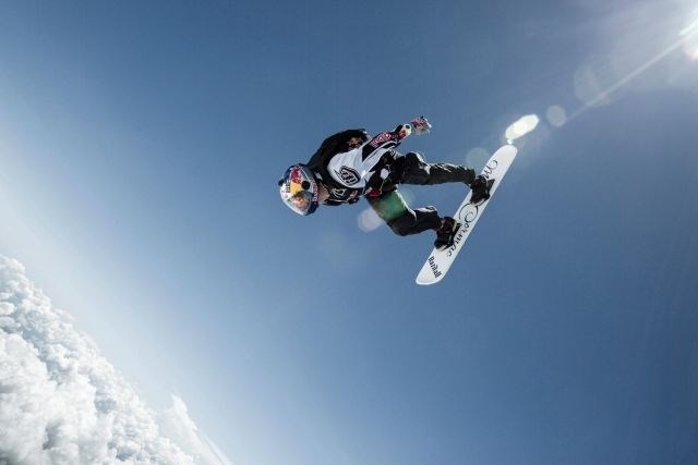 Sean MacCormack med testnim skokom v oblak (Foto: Red Bull)
