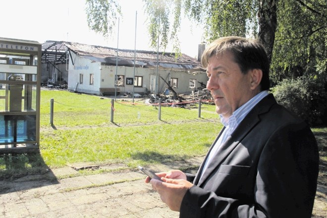 Predsednik Aerokluba Celje Bojan Andrejaš je hvaležen gasilcem, da jim je uspelo preprečiti še večjo škodo in pred ognjenimi...
