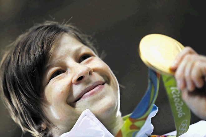 Tina Trstenjak je za osvojeno zlato odličje prejela dobrih 37.000 evrov nagrade domačega olimpijskega komiteja in športnega...