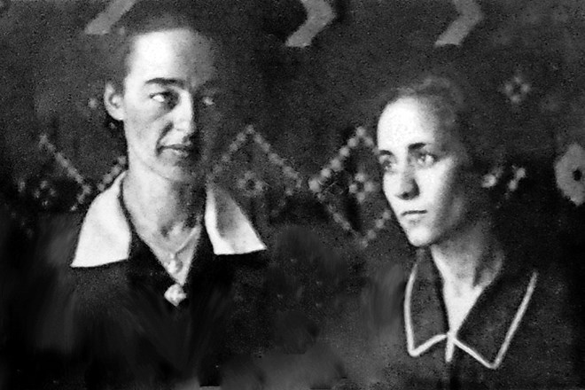 Betika Kajnč in Agnes Gonxha Bojaxhiu  – pozneje   dobita imeni  sestra  Magdalena in mati Tereza – pred odhodom na Irsko...