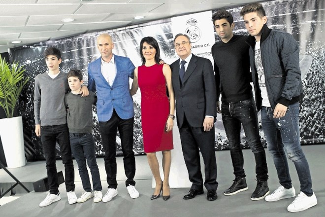 Družina Zidane s Florentinom Perezom (tretji z desne), predsednikom nogometnega kluba Real