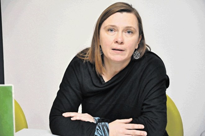 Katja Ceglar, dosedanja direktorica kulturnega doma, svoji novoizbrani naslednici očita pomanjkanje delovnih izkušenj na...