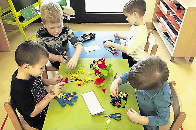 Otroci pri igri  v novomeškem zasebnem vrtcu Jana, ki deluje po načelih pedagogike montessori.