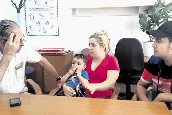Pred dnevi sta družino Korba-Sulejman v azilnem domu obiskala njihov zastopnik Matevž Krivic in predstavnik Slovenske karitas...