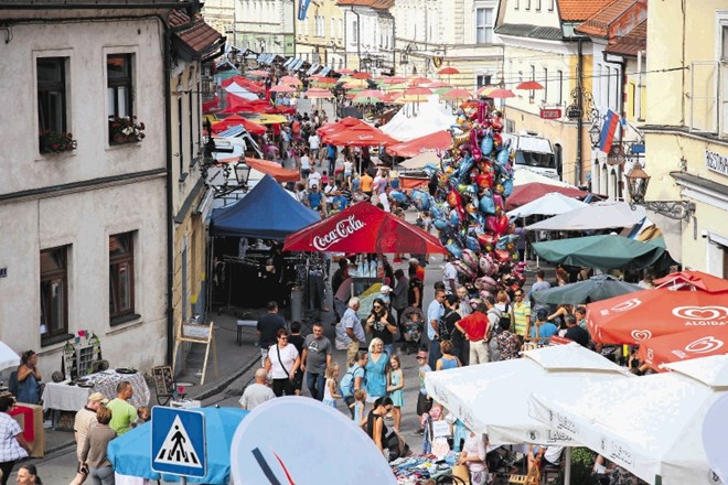 Folklorni festival je v lepem vremenu napolnil Kamnik do zadnjega kotička.