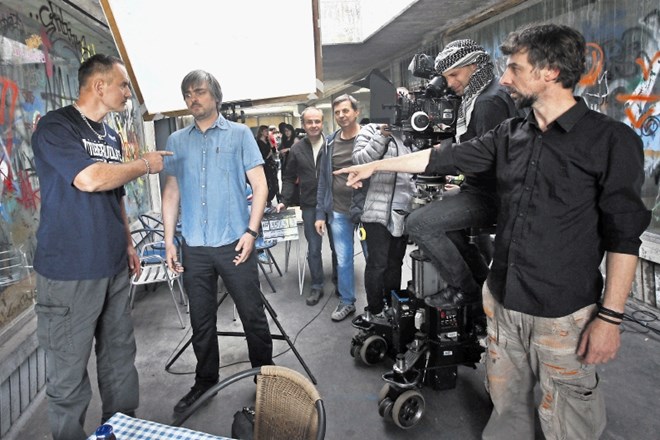 Šiška Deluxe režiserja Jana Cvitkoviča (desno) je spodobna komedija, čeprav so se nekateri ljubljanski novinarji, ki slovijo...