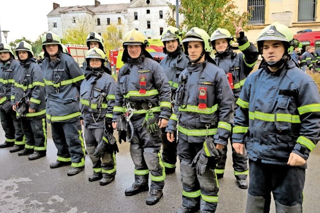 Operativni gasilci PGD Maribor-mesto na eni izmed večjih gasilskih vaj.