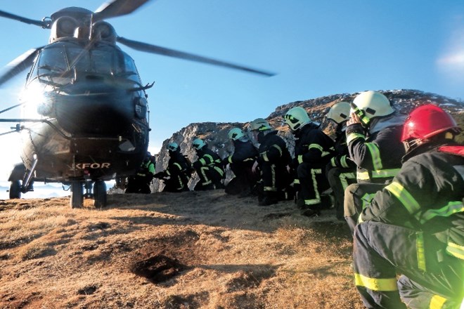 Sistem reševanja v Sloveniji temelji na močni povezavi reševalnih enot in  podpornih sil Slovenske vojske. Helikopterji SV in...