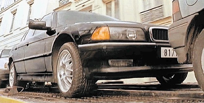 BMW serije 7 v filmu Prenašalec