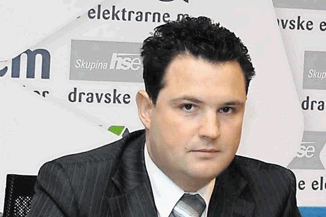 Leta 2007 je takratni direktor Dravskih elektrarn Damijan Koletnik (levo) z agencijo podpisal svetovalni pogodbi za nedoločen...