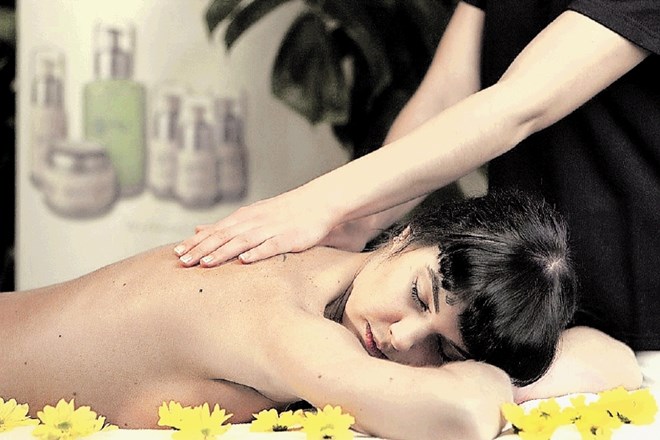 Na tantrično masažo k Aleksandru Lahu prihajajo ženske, ki pravijo, da so, ko gre za orgazem, brezupen primer, a se pogosto...