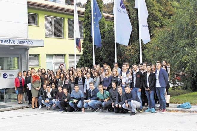 Študenti 1. in 2. bolonjske stopnje so tudi letos napolnili predavalnice Fakultete za zdravstvo Jesenice (na fotografiji samo...