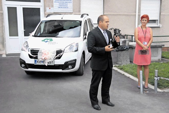 Avtomobil, kupljen s pomočjo donacij, bo mobilni paliativni enoti, ki deluje na Gorenjskem, prišel zelo prav, meni direktor...