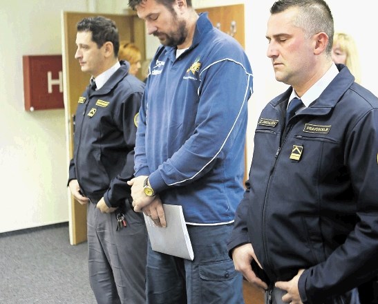 Marka Tuška sta na sodišče pospremila pravosodna policista z ljubljanske Povšetove.