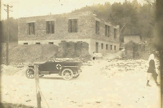 Gradnja prve zdravstvene postaje v Lukovici leta 1926