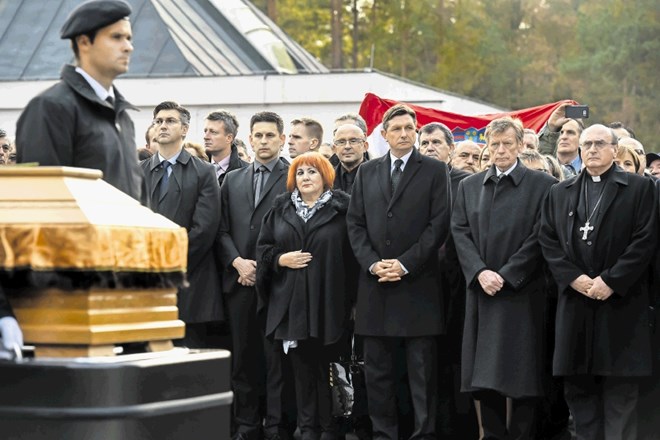 Popoldanskega pogreba se je s številno delegacijo sodelavcev nepričakovano udeležil tudi  hrvaški premier Andrej Plenković...