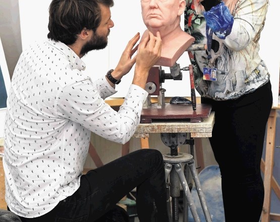 Mojstri voščenih figur so se že lotili izdelave podobe novega ameriškega predsednika, ki bo stala ob njegovih  predhodnikih v...