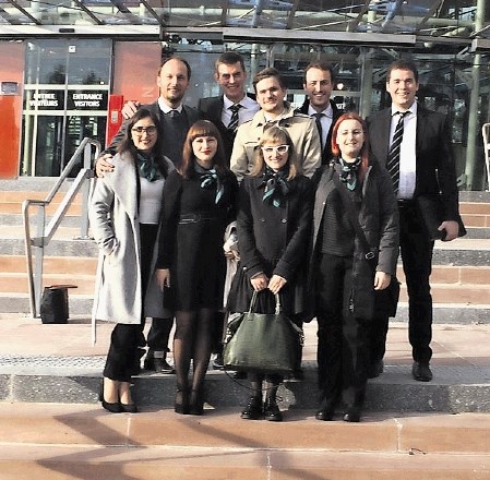 Zmagovalna ekipa ljubljanskih študentov prava na poti v Strasbourg