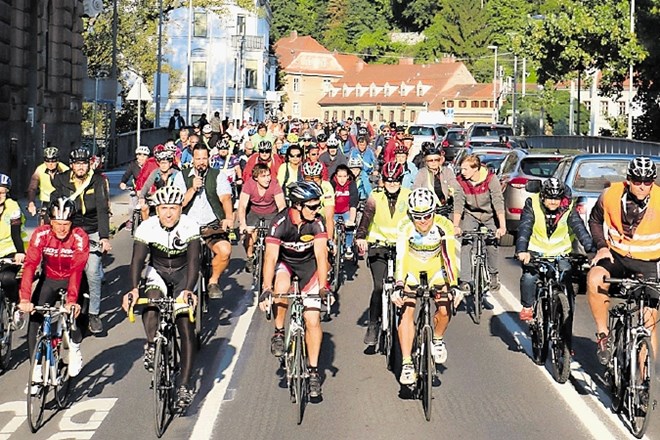 V želji po spodbujanju meščanov h kolesarjenju so se septembra za en dan avtomobili s cest, tudi odseka avtoceste, v Gradcu...