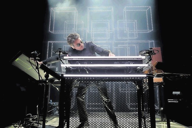 Jean-Michel  Jarre bo jutri v Stožicah predstavil svoja zadnja albuma Electronica 1 in 2 .