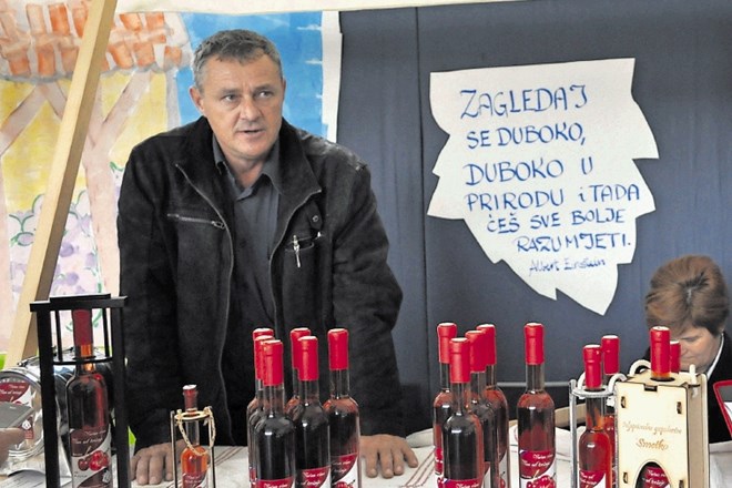 Na Hrvaškem je že več kot 80 pridelovalcev sadnih vin, med njimi tudi  Mirko Smetko, ki prisega na češnjevo vino.