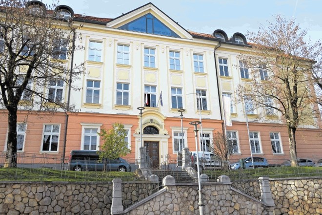 Novomeška gimnazija je svoj dom v Seidlovi ulici (na fotografiji) dobila leta 1912, do takrat je bila v stavbi, kjer je danes...