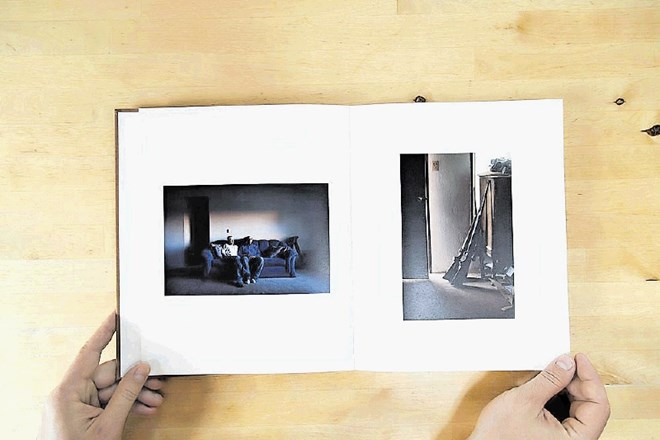 Najbolje oblikovano knjigo sejma, fotografsko knjigo  American Cowboy avtorice Karoline Paatos, zaznamujejo vrhunski...