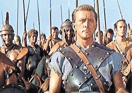 Scenarij za Spartaka, v katerem je Kirk Douglas igral glavno vlogo in ga tudi produciral, je napisal Dalton Trumbo, ki je bil...