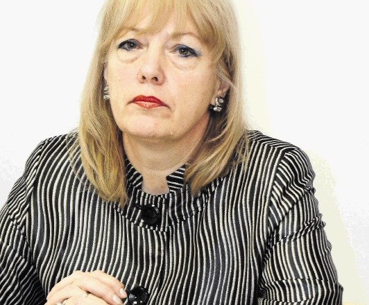 Olga Bezenšek Lalić, direktorica CSD Celje, pravi, da se oni ne morejo in ne smejo ukvarjati s kaznivim dejanjem katerega od...