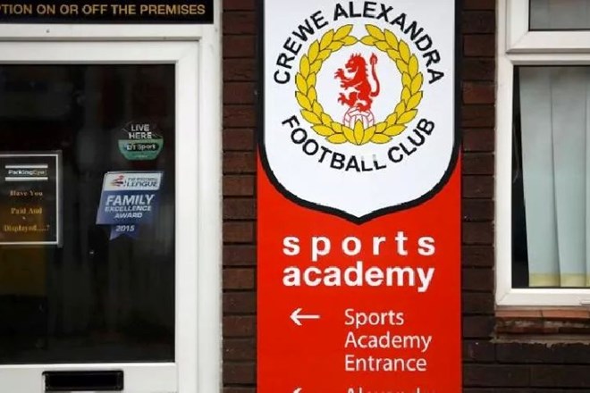 V nogometnem klubu Crewe Alexandra je deloval trener Barry Bennell, ki naj bi zlorabil več kot sto otrok (Foto: Reuters)