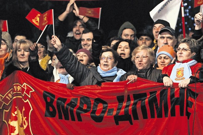 Privrženci vladajoče makedonske stranke  VMRO-DPMNE v Skopju navijajo za še eno volilno zmago Nikole Gruevskega na jutrišnjih...
