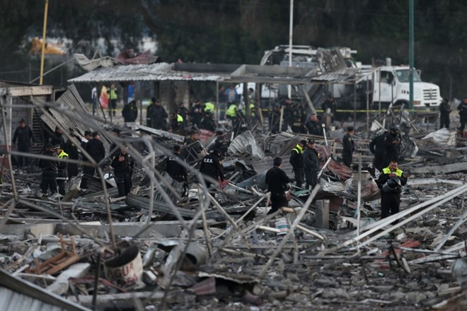 Vsaj 31 mrtvih v eksploziji: ognjena strast  spremenila tržnico v pogorišče