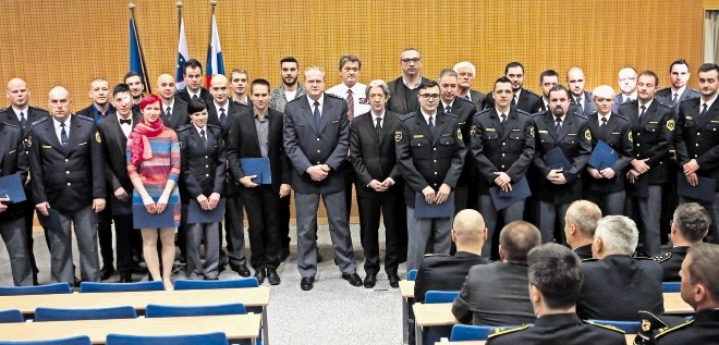 Medalje za hrabrost in požrtvovalnost je dobilo 34 policistov in drugih občanov. (Foto: Tomaž Skale)