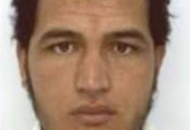 Nemška policija v povezavi z napadom v Berlinu išče 24-letnega Tunizijca Anisa Amrija, za katerega pravijo, da bi lahko bil...