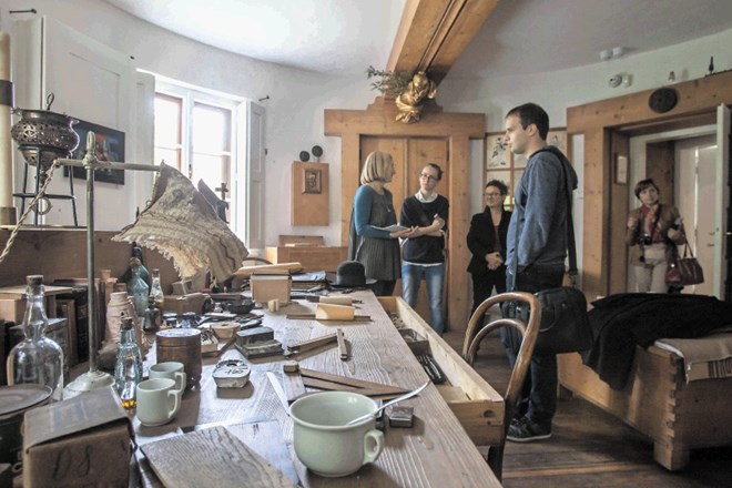 Prenovljeno Plečnikovo hišo v Trnovem je od obnove leta 2015 obiskalo že več kot 13.000 ljudi. Ponuja intimen vpogled v...