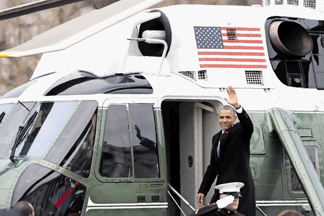 Predsednik Barack Obama se je poslovil od Američanov s tvitom, da ostaja z njimi kot državljan, ki ga bodo navdihovali...