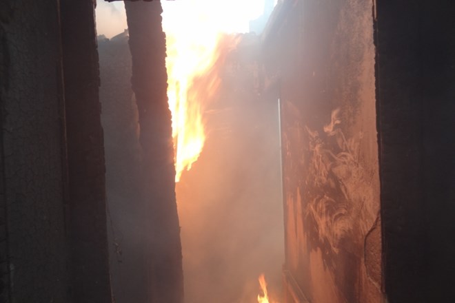 Penine Isteničevih v dimu, del objekta povsem uničen