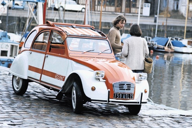 Citroënu 2CV so priznavali, da tako originalne oblike ni bilo vse od Fordovega modela T. Bil je uspešnica, čakalni rok je bil...