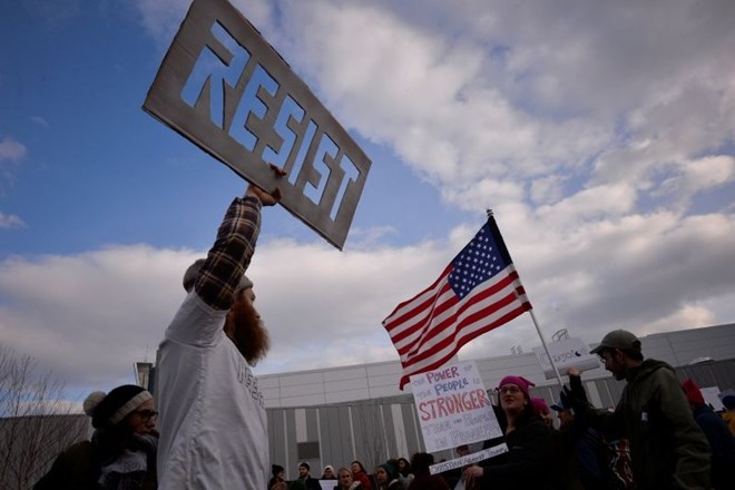 Po večjih ameriških mestih so v soboto in nedeljo potekali protesti proti izvršnemu ukazu Donalda Trumpa o prepovedi vstopa...