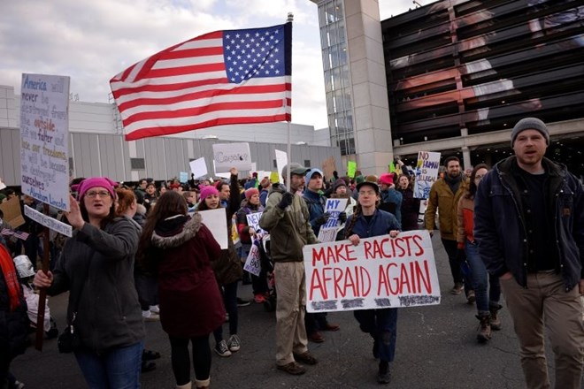 Po večjih ameriških mestih so v soboto in nedeljo potekali protesti proti izvršnemu ukazu Donalda Trumpa o prepovedi vstopa...