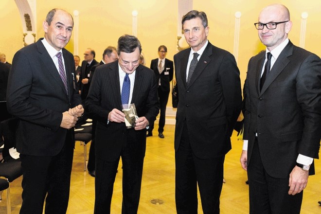 Predsednik vlade v času uvedbe evra Janez Janša, predsednik ECB Mario Draghi, predsednik države Borut Pahor in guverner Banke...